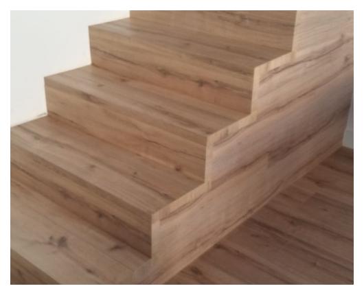 escalera parquet madera natural